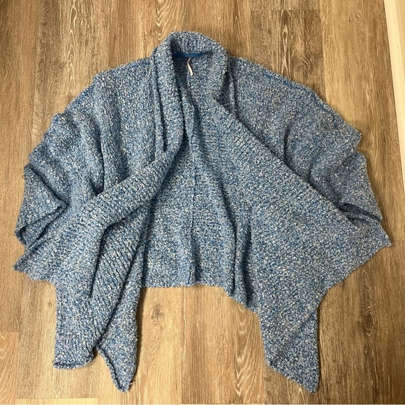 Free People Sweaters - 𝅺Free People BFF blue open oversized soft chunky cardigan, size small.